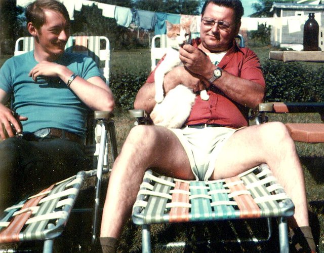 Richard et Jean Léveillé rue Nielson à Laflèche 1976 avec minet.