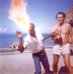 Souffleur de feu et Roland Dozois veut goûter au carburant (Jamaïque 1971)