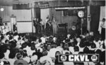 Spectacle dans la grande salle de CKVL